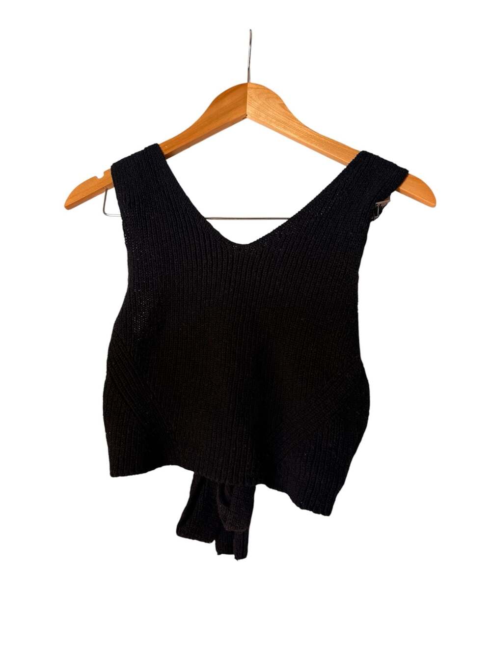 House of Harlow 1960 Black Ribbed Knit Tie-Back Sleeveless Crop Top